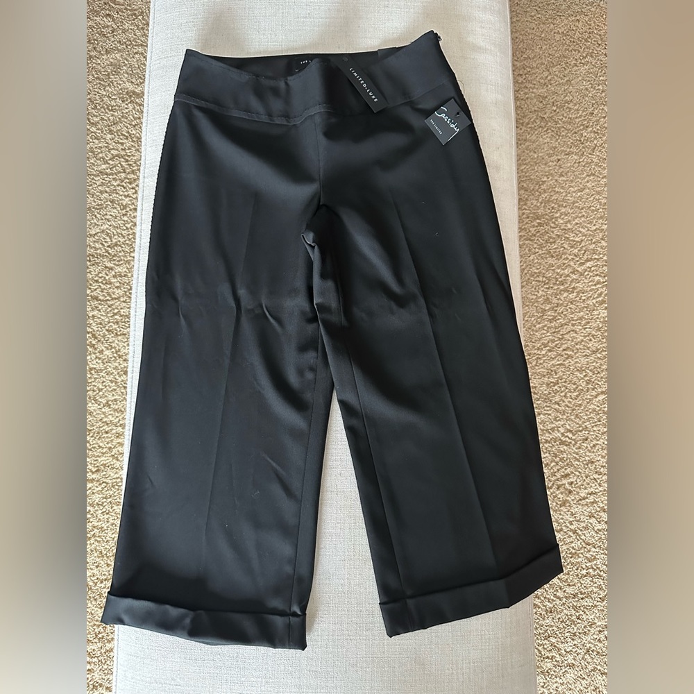 Woman’s cropped pants